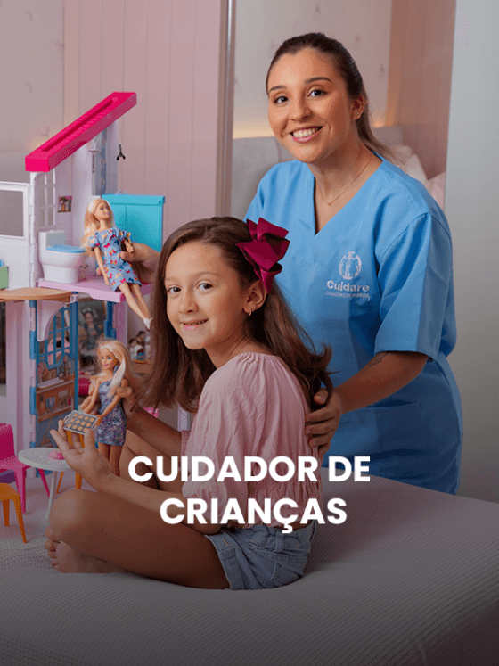 Cuidadora acompanhando uma criança