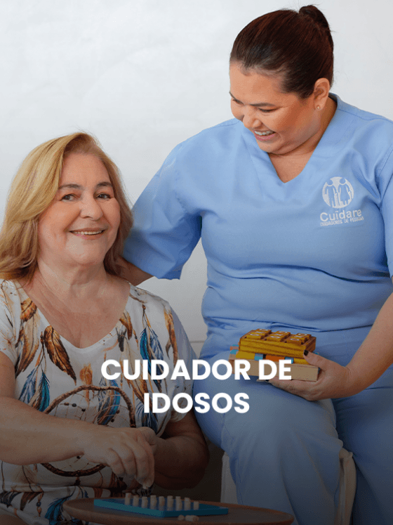 Cuidadora acompanhando uma pessoa idosa